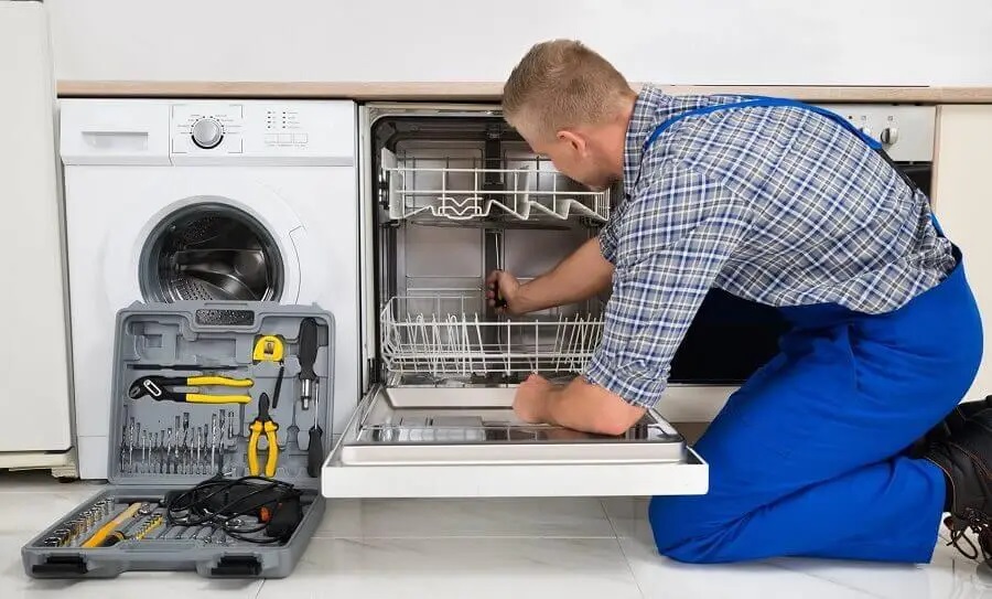 Haymana Warmhaus servisi teknisyen ekibi beyaz eşya tamiri yaparken